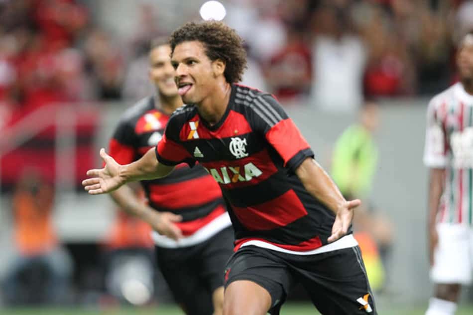 Willian Arão é o primeiro jogador a chegar na casa dos 100 desarmes no Brasileirão