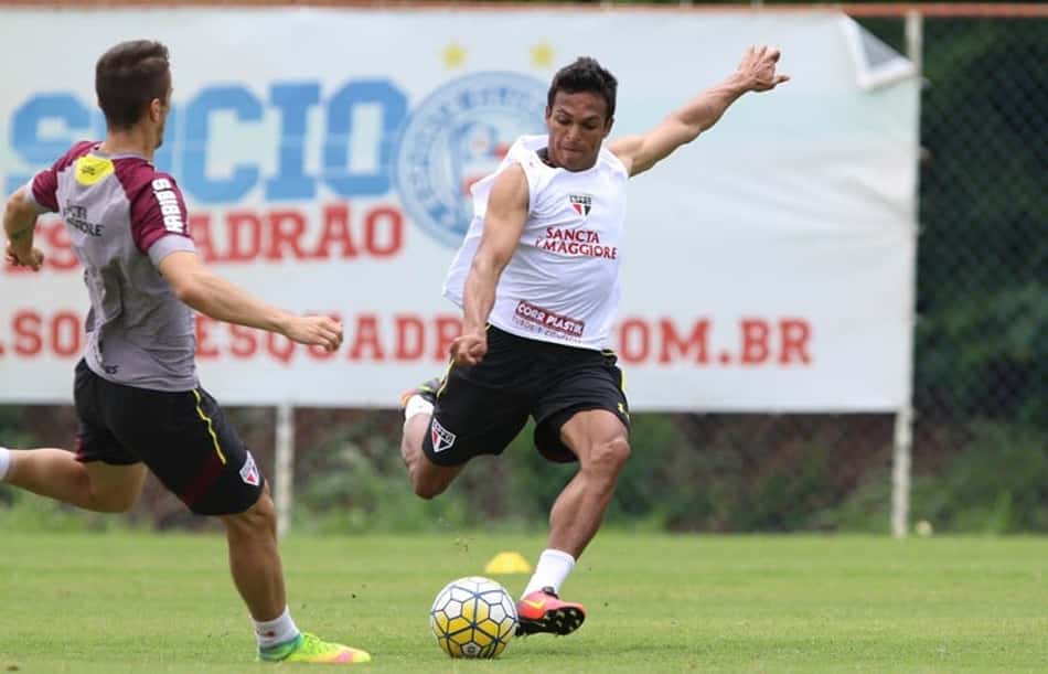 Sem espaço no São Paulo, Robson rejeita propostas de times da Série A e retorna ao Paraná