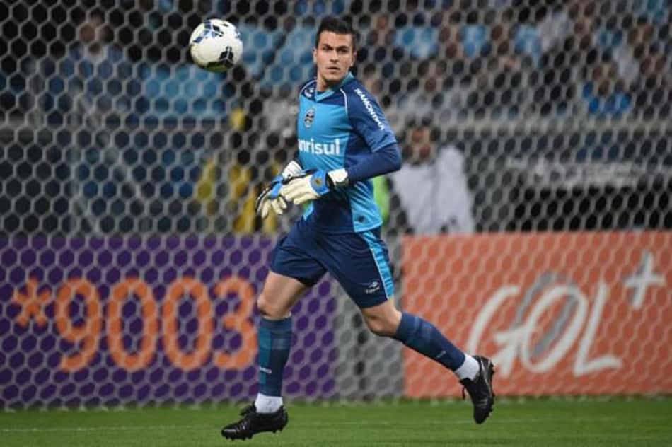 Marcelo Grohe fala em "competição maior" minimizando desclassificação do Grêmio