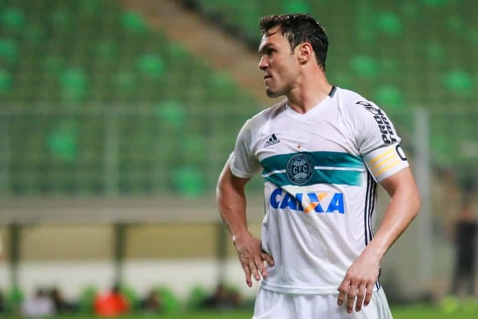 Artilheiro no ano, Kleber Gladiador renova até 2018 com o Coritiba