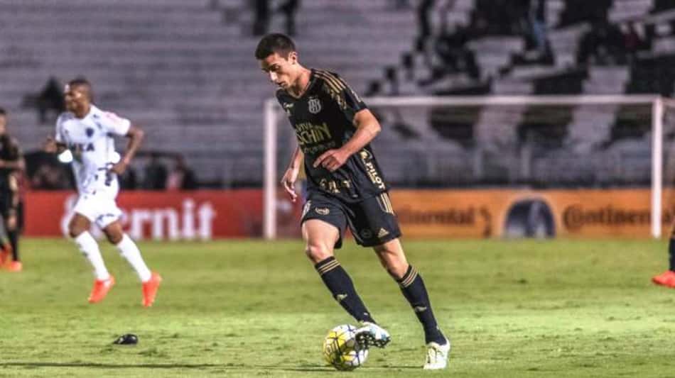 Assistências, desarmes e finalizações: os números de Thiago Galhardo em seu último Brasileirão