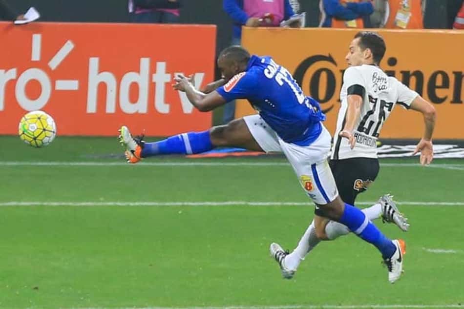 Corinthians derrota o Cruzeiro por 2 a 1