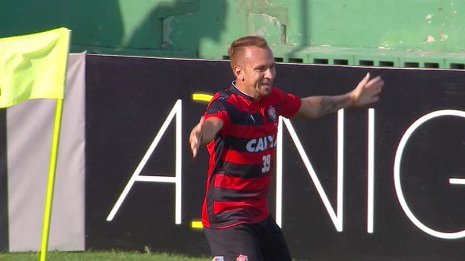 Após reclamar de substituição, Zé Love se desculpa com Argel Fucks