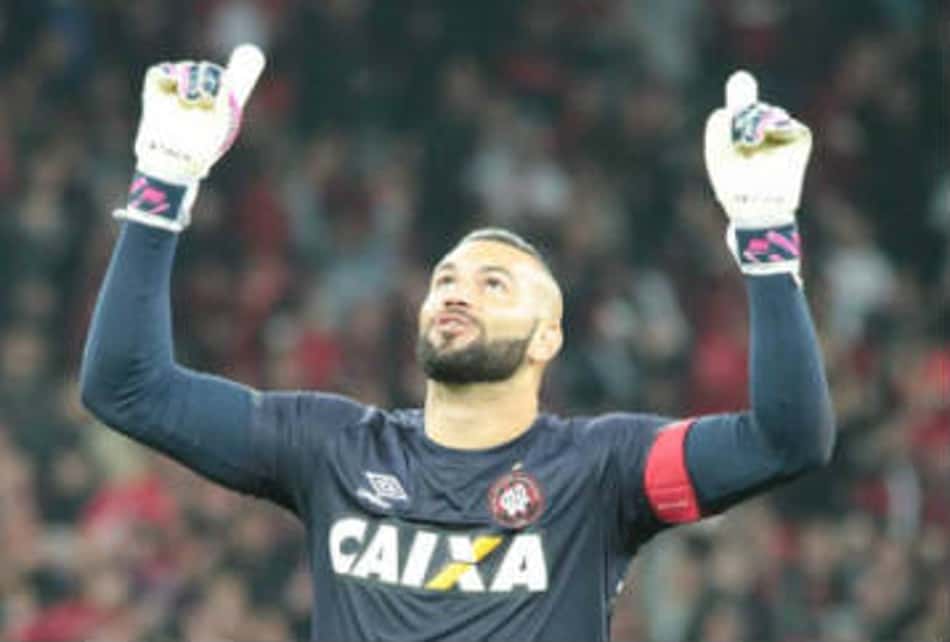 Herói no Maraca, Weverton volta ao Rio e crê na taça da Liberta: 'Possível'