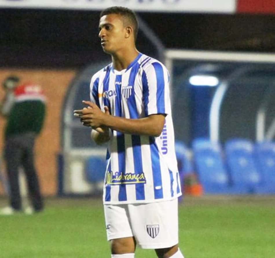 Rômulo lamenta chances perdidas pelo Avaí contra o Vasco