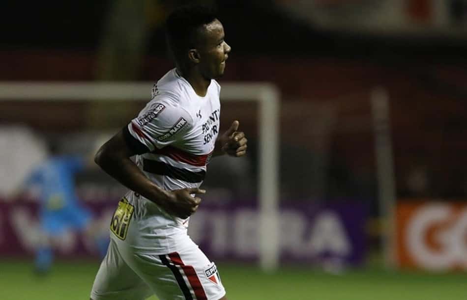 'Ainda não caiu a ficha', diz Thiago Mendes sobre situação do São Paulo