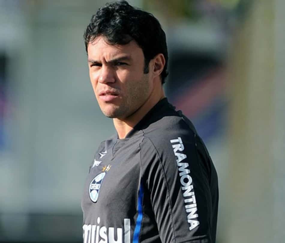 Grêmio faz novo parcelamento e reduz multa para quitar dívida com Kléber
