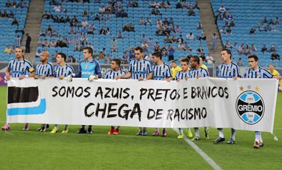 Casos de racismo quase dobram em um ano no futebol brasileiro