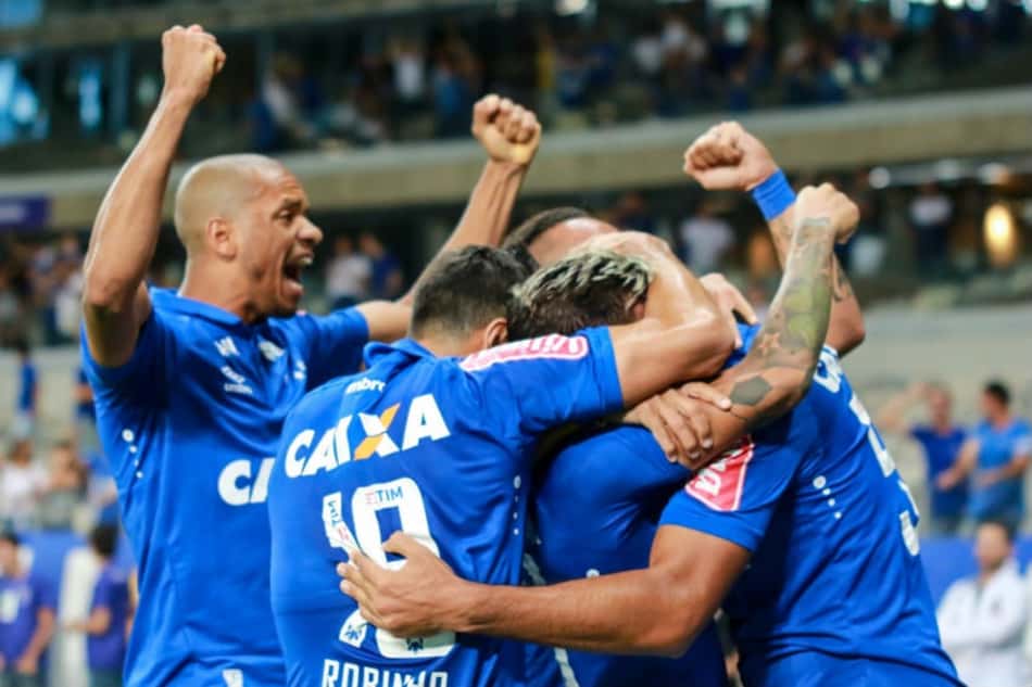 Cruzeiro vence Ponte Preta em casa, sobe cinco posições e deixa a degola
