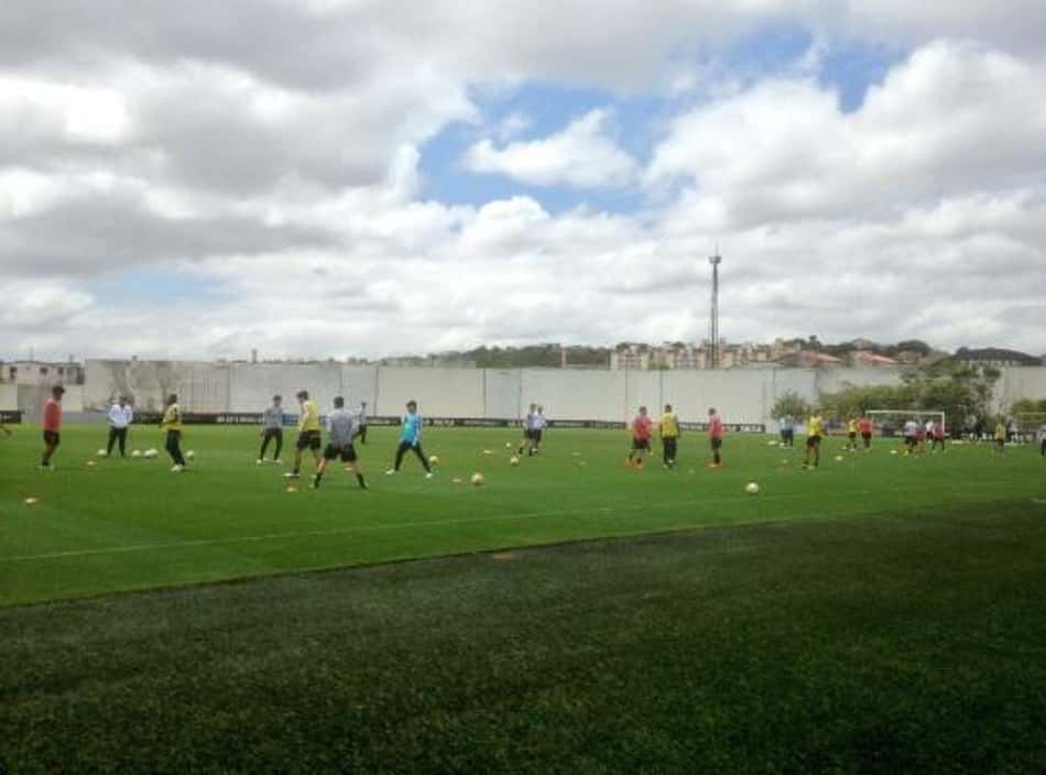 TEMPO REAL: Corinthians faz atividade de olho no Santa Cruz