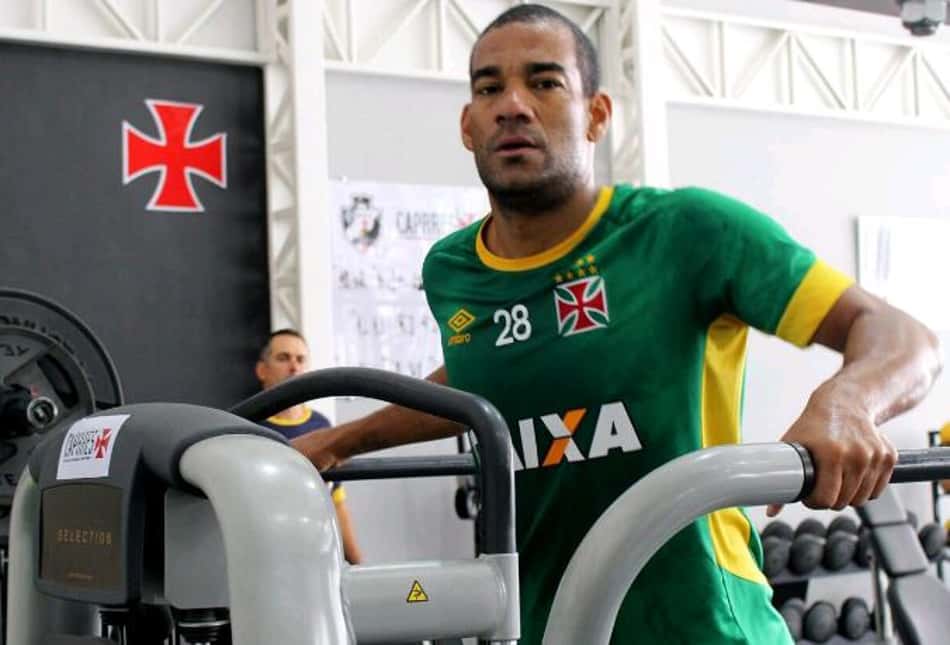 Com gás renovado, Rodrigo volta ao Vasco e destaca fator 'guerreiro'