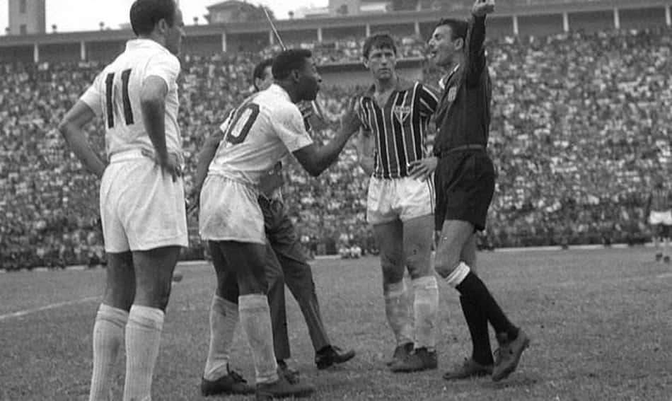 São Paulo 4x1 Santos - Jogo do cai-cai, dos 54 minutos, em que Pelé e Cia, saíram do campo antes do término - 15/8/1963 - Paulista no Pacaembu