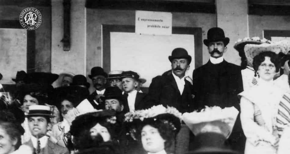 L! obteve fotos especiais do Velódromo. Registro histórico mostra placa: "É expressamente proibido vaiar" 