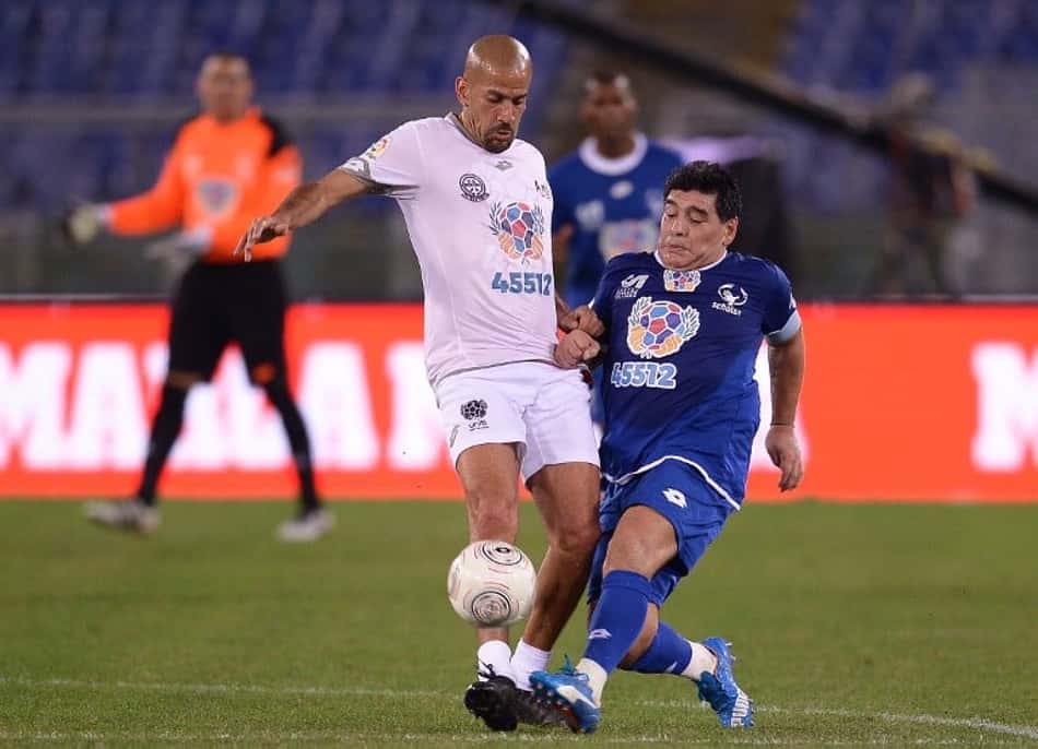 Verón e Maradona voltam a trocar farpas via imprensa