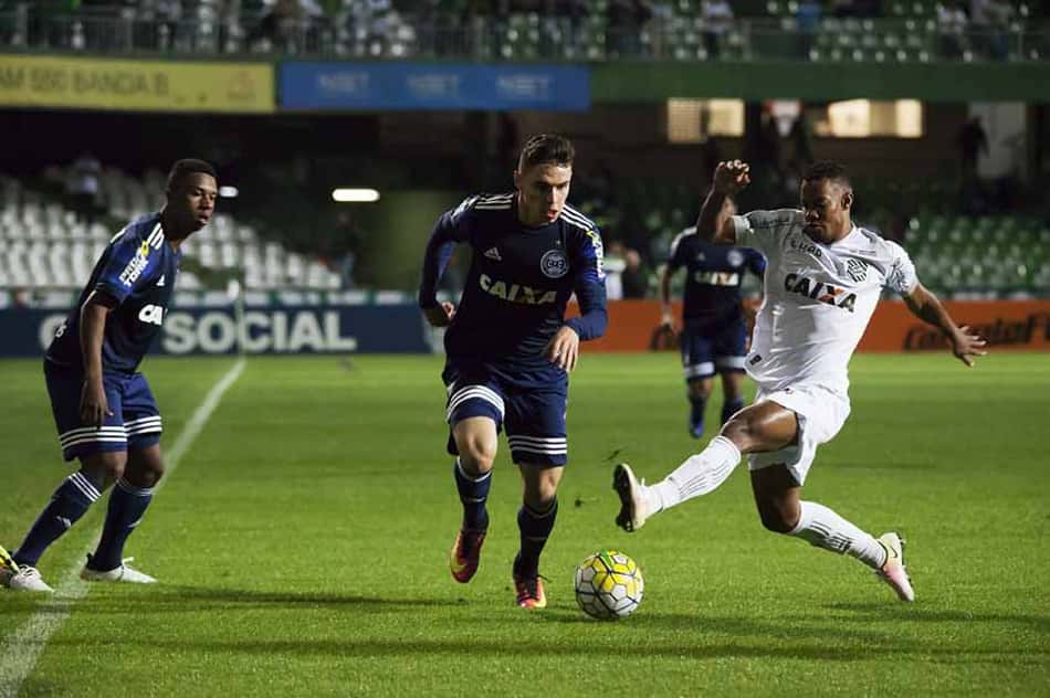 Em jogo de pouca inspiração, Coritiba e Figueirense empatam no Couto
