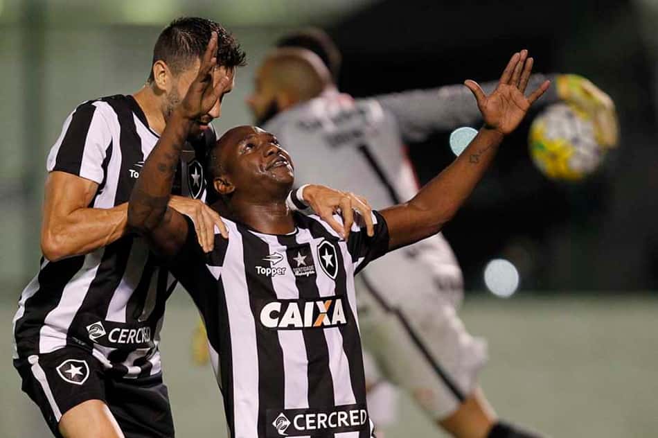 Botafogo vence o Internacional, afunda o adversário e entra no G6