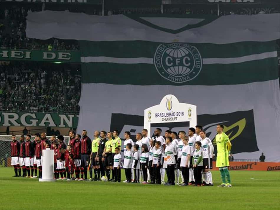 Por "retaliação", Atlético-PR sobe ingresso da torcida do Coritiba para R$ 200