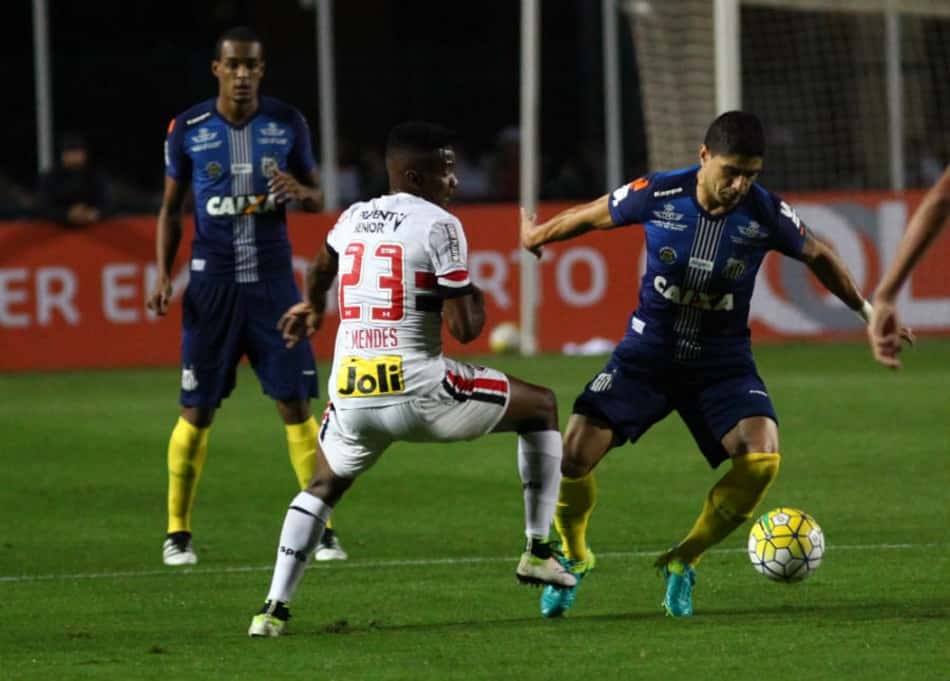 Santos derrota o São Paulo no Pacaembu 