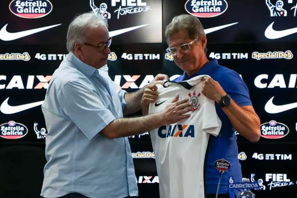 Presidente diz que Oswaldo não fez 'o mínimo', e vê pressão e erro do Timão