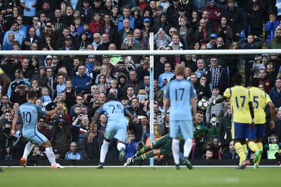 City para em goleiro, empata em casa e vê Arsenal na cola do Inglês