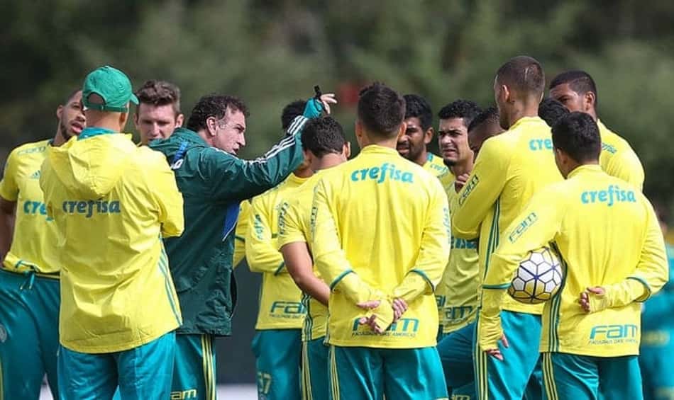 Elenco esquece problemas fora de campo e busca concentração