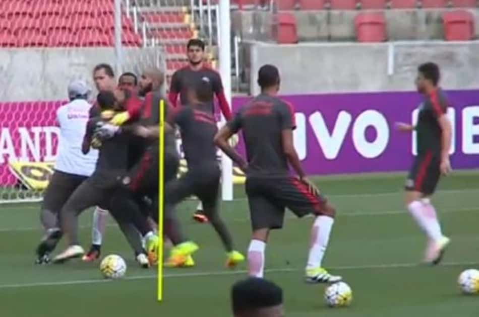William e Anderson brigaram em treino do Internacional na última sexta, mas o clube decidiu não afastar os jogadores