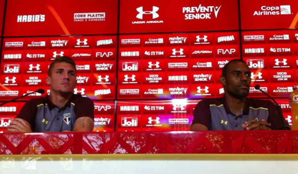 Rivais por vaga, Lyanco e Douglas concedem coletiva juntos no Tricolor