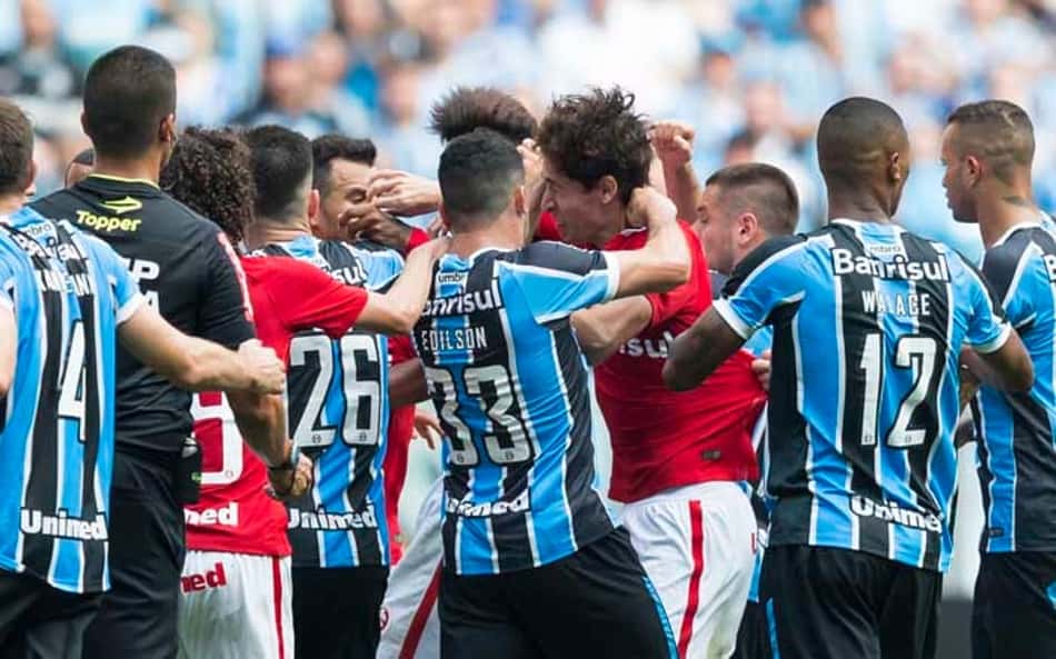 Socos em Dourado garantem cinco jogos de suspensão para Edílson