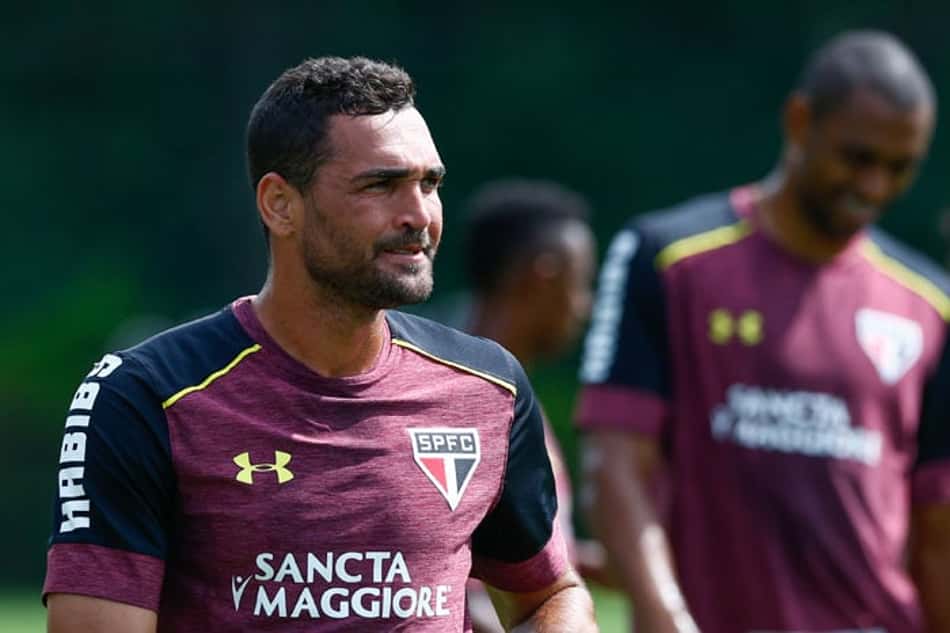 Pintado esboça São Paulo com Gilberto na vaga de David Neres
