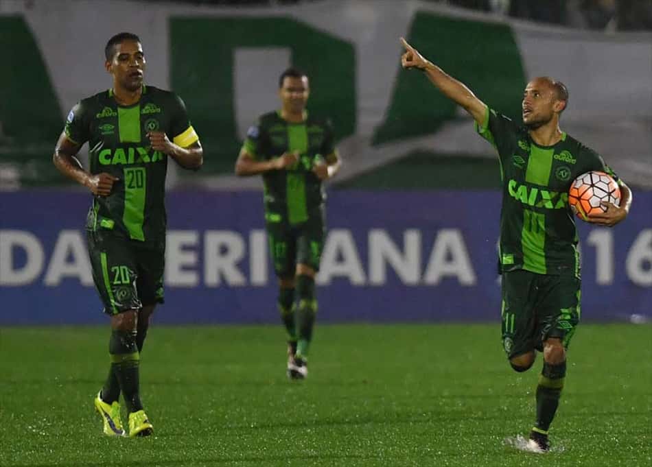 Chape derrota Junior Barranquilla e vai à semifinal da Sul-Americana