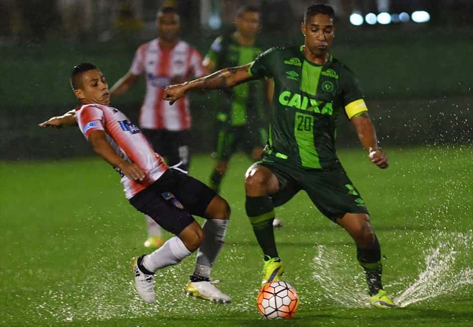 Mais 'cascuda', Chapecoense tenta surpreender campeão da Liberta