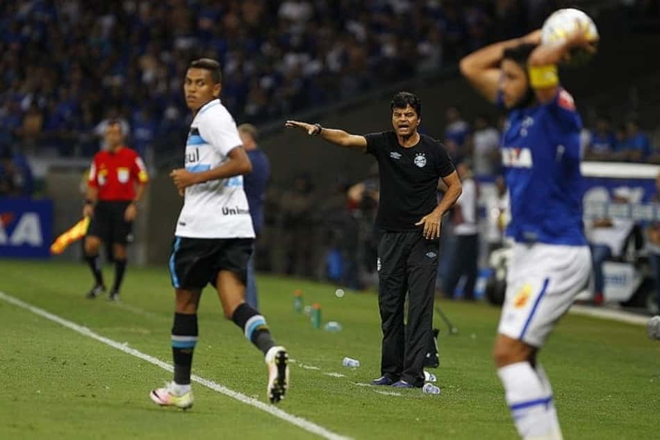 Substituto de Renato, Alexandre Mendes exalta atuação gremista: 'Quase a perfeição'