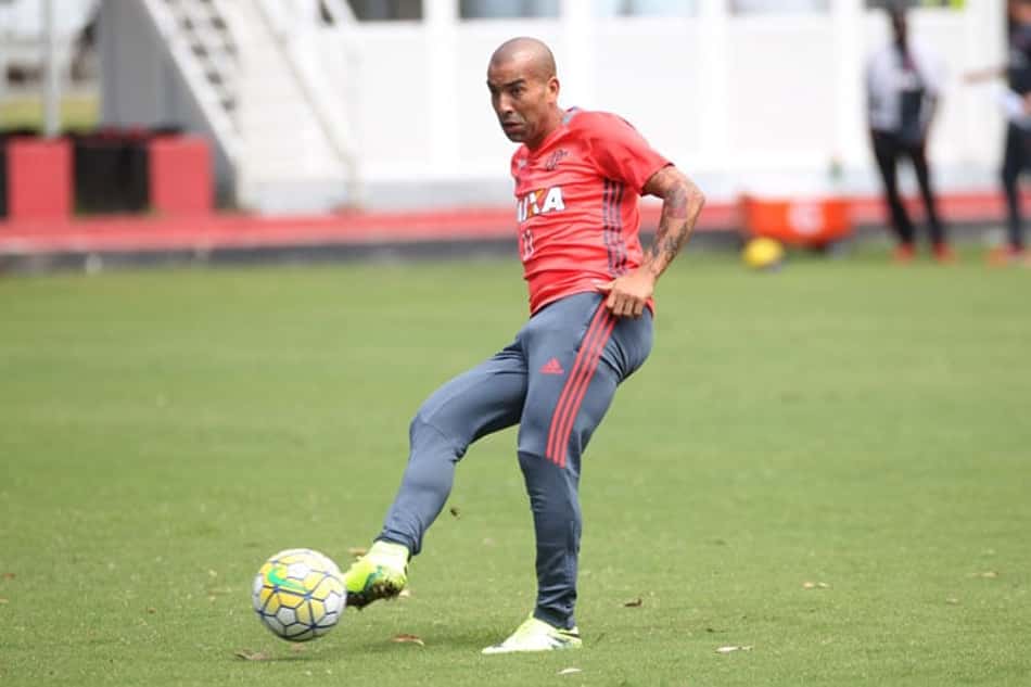 Quem está disponível no mercado da bola e pode ser reforço em 2017