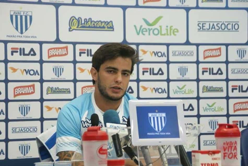João Paulo elogia postura do Avaí durante pré-temporada