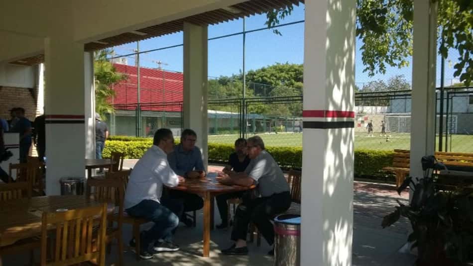 Micale visita o São Paulo em dia de 'hora extra' de Wesley e mais dois