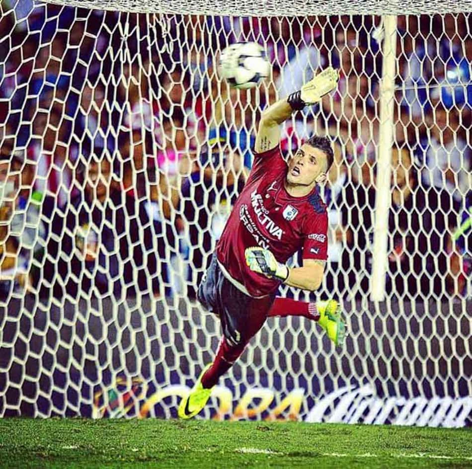 Volpi brilha em título do Querétaro: 'Meu nome está na história do clube'