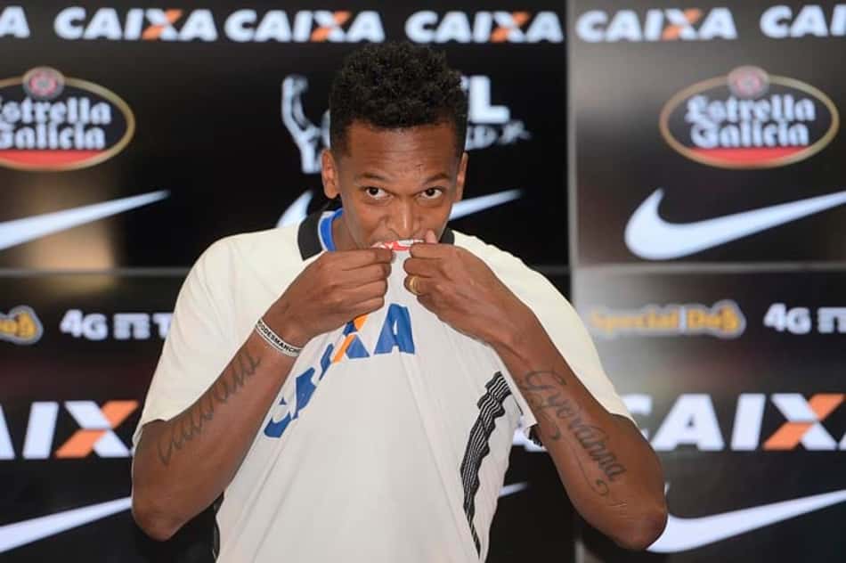 'Emoção forte': Jô relembra passado em 'volta para casa' no Corinthians