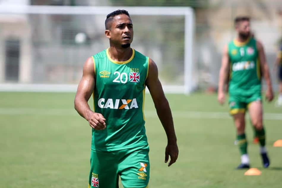 Torcedores do Vasco reagem ao bloqueio por dívida com Jorge Henrique