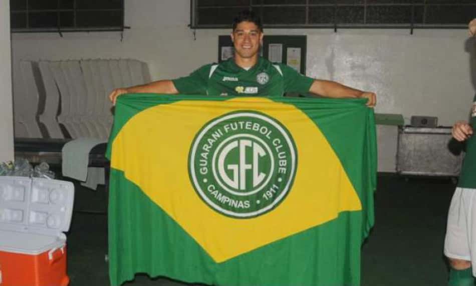 Everton comemora acesso com o Guarani (Foto: Divulgação / Guarani)
