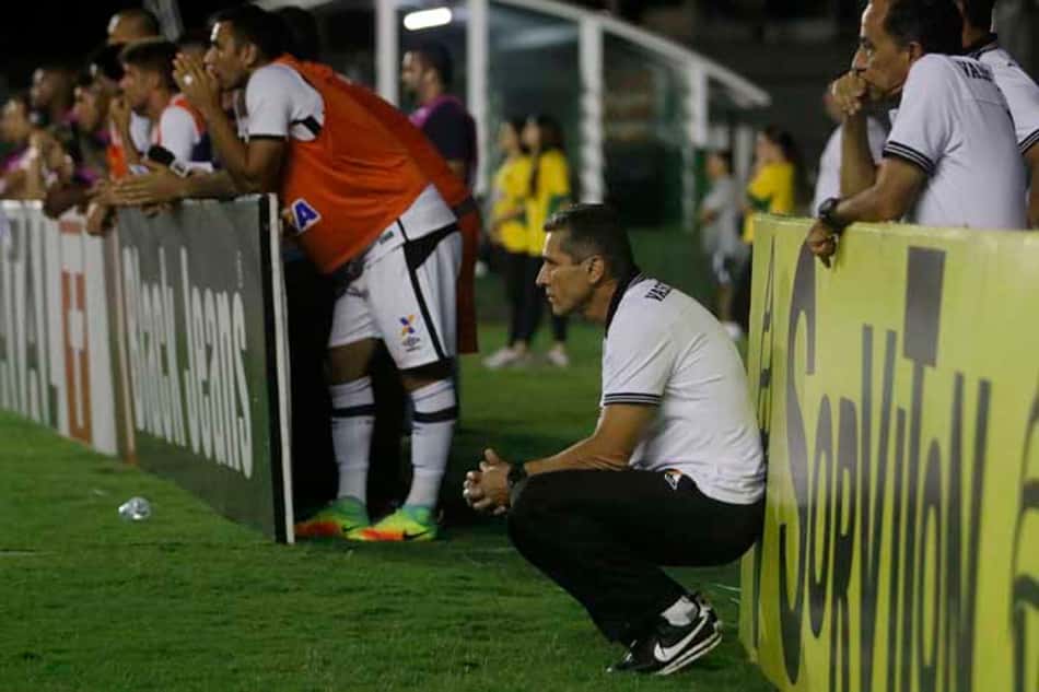 Jorginho não joga a toalha na luta do acesso do Vasco: 'Desistir? Jamais'