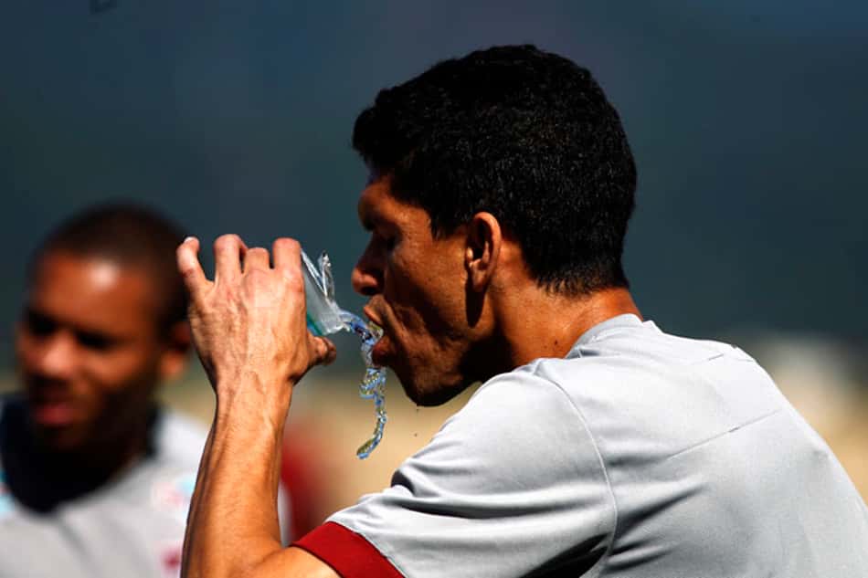 Magno Alves, Rooney, Özil, James… O resumo do vaivém no fim de semana