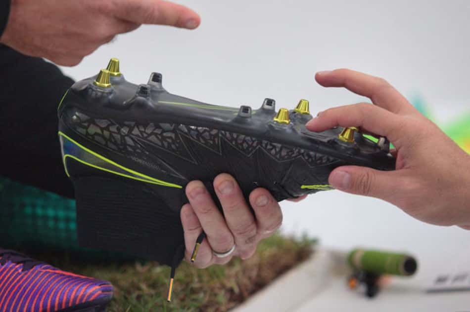 Nike lança chuteira criada para acabar com 'drama' da lama no solado