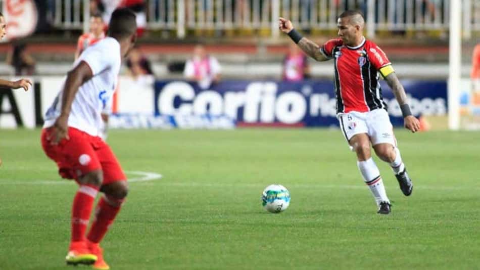 Joinville sofre, faz 4 a 2 no Vila, mas está rebaixado à Série C