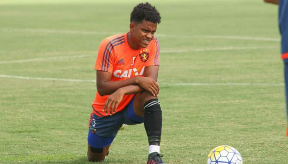 Sem técnico, Corinthians segue busca por reforços: 'Sabemos as carências'