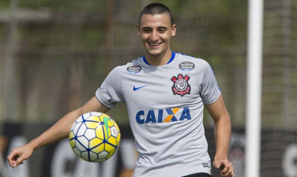 Corinthians leva 'um time' da base e dois novatos para confronto decisivo