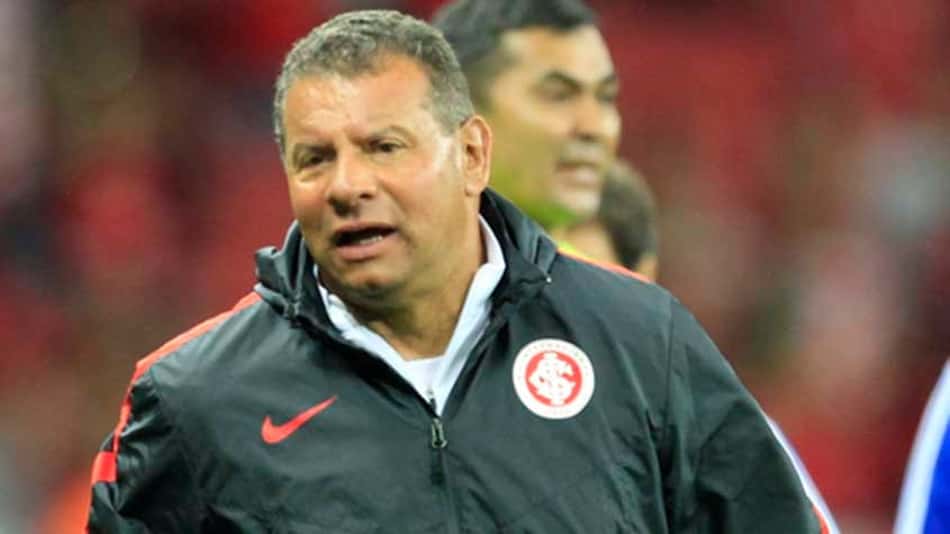 Sem trabalhar há seis anos, Celso Roth critica cultura de demissões de técnicos no Brasil