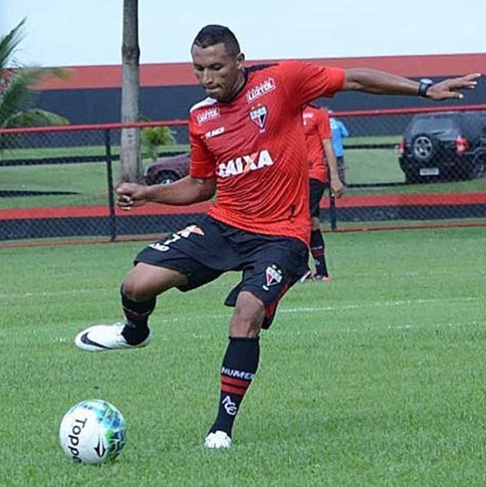 Após rescisão com o Goiás, Pedro Bambu pode retornar ao Atlético-GO