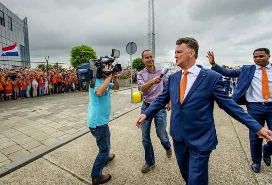 Louis van Gaal assina com a Holanda até a Copa do Mundo de 2022