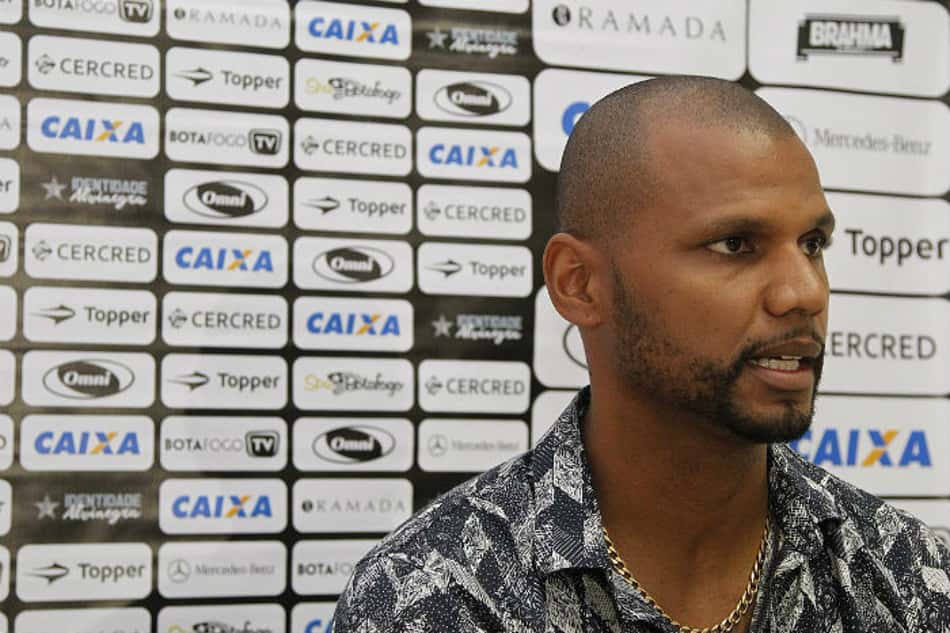 Jefferson é mais um jogador a ficar por longo tempo no estaleiro