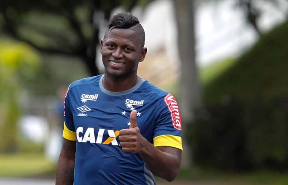 Cruzeiro tem pressa para voltar a contratar reforços, mas precisa quitar dívidas na FIFA